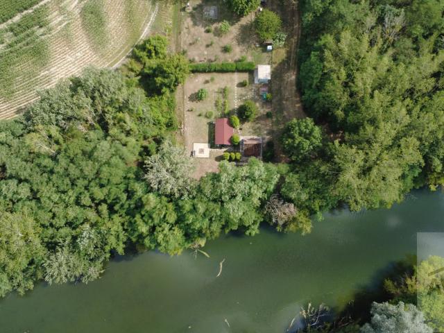 Záhrada (816 m²) pri Malom Dunaji v Malinove s chatkou, altánkom a studňou