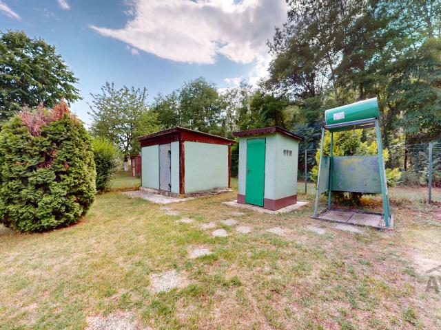Záhrada (816 m²) pri Malom Dunaji v Malinove s chatkou, altánkom a studňou