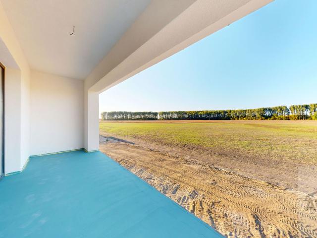 Novostavba | Priestranný 3 izbový byt so záhradou, parkovaním, úložným priestorom a krásnym výhľadom 