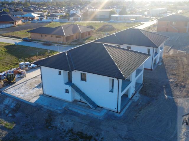 Novostavba | Priestranný 3 izbový byt so záhradou, parkovaním, úložným priestorom a krásnym výhľadom 