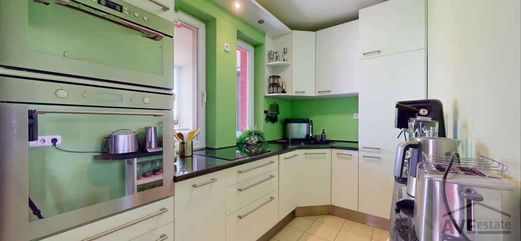 Priestranný 2,5 izbový byt so šatníkom, 3x terasa, parkovacie miesto, Rajka 