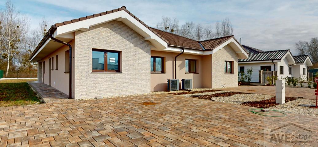 TOP PONUKA - skolaudovaný 4 izbový rodinný dom na kľúč, záhrada, vyhrievaná terasa, povala